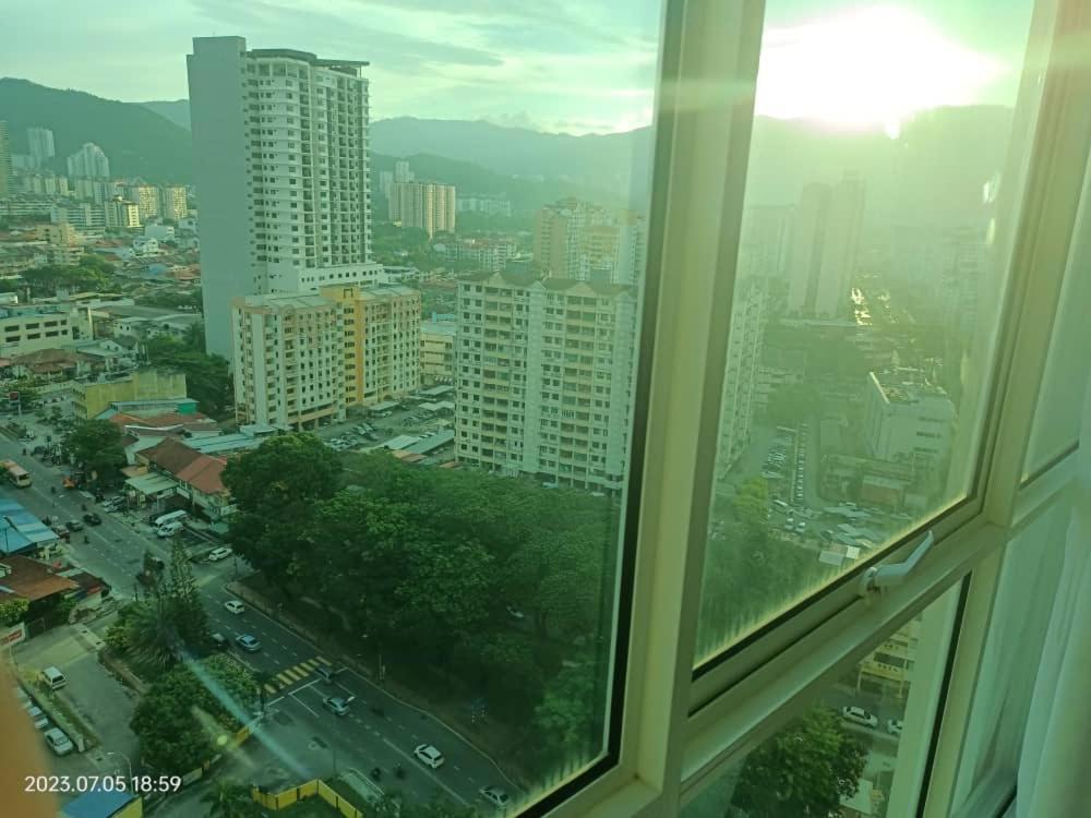 Town Condo: Cozy Penang Retreat With Beautiful Views Apartment
